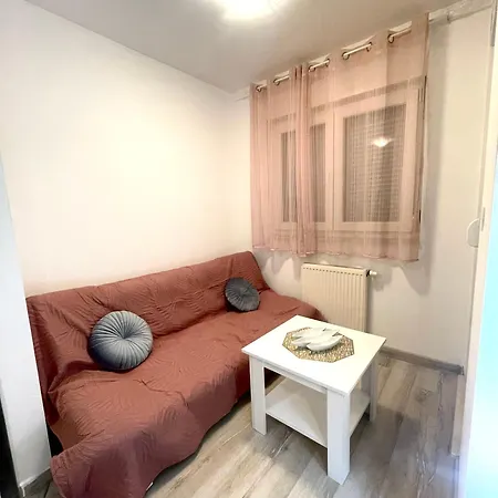 34 * Ντόμποϊ